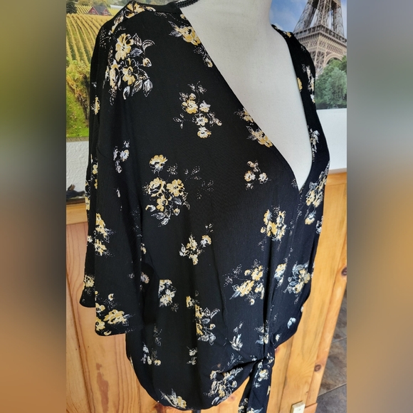 NWOT LUQ Top - Picture 3 of 3